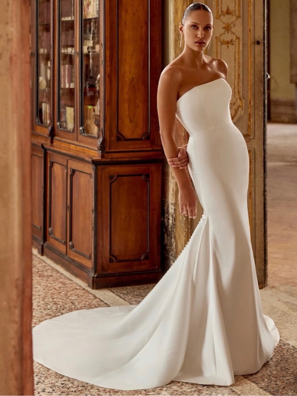 Minimalist Strapless Justin Alexander Celeste Wedding Gown